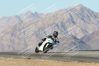 media/Dec-01-2025-Moto Forza (Mon) [[2daa91e15f]]/3-Beginner Group/Session 4 Turn 9/